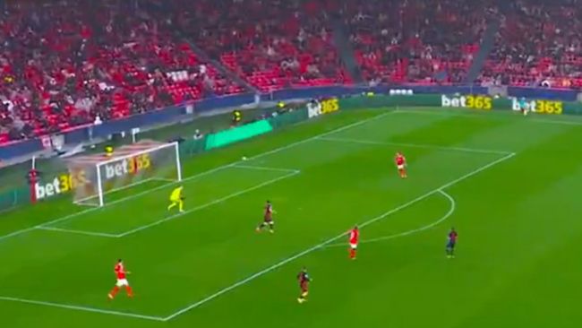 La folle vittoria per 5-4 del Barcellona ha avuto forse il gol più assurdo di sempre in Champions League