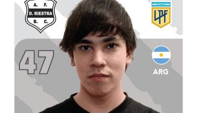 Lo streamer di 24 anni si unisce alla partita di calcio argentina per 58 secondi, mettendo in imbarazzo l'intero paese