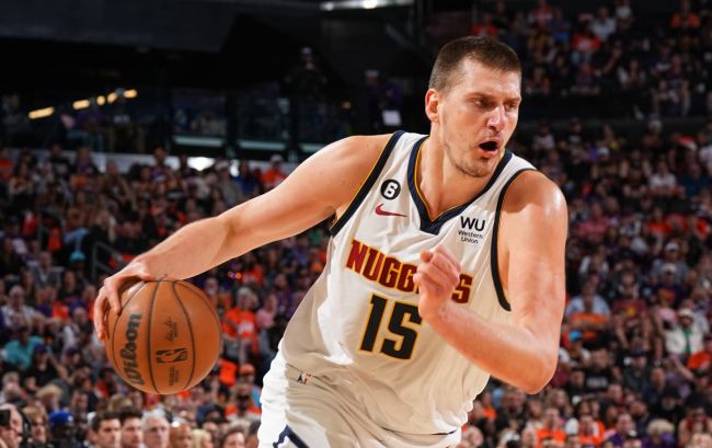 Nikola Jokić batte un nuovo record NBA con la migliore prestazione in carriera... che si è conclusa con una sconfitta