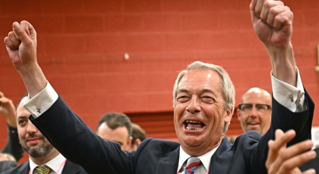 È uomo contro bin con Farage che affronta Count Binface
