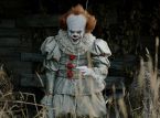 Un terrificante clown sta inseguendo le strade di un villaggio scozzese