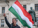 Orb&aacute;n &egrave; stato estromesso dopo 16 anni mentre l'Ungheria si &egrave; rivolta all'opposizione filo-UE, una vittoria dell'Europa contro la Russia