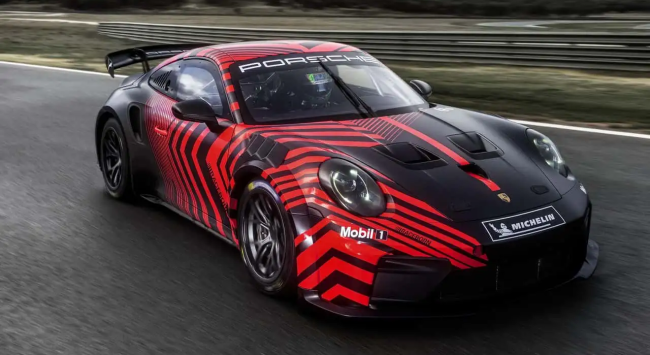 Porsche ha presentato una nuovissima 911 auto da corsa