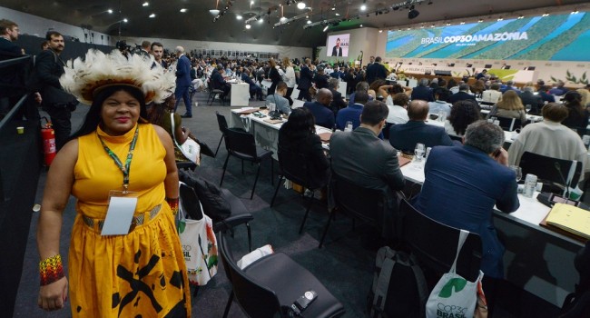I manifestanti prendono d'assalto la sede della COP30 in Brasile, scontri con la sicurezza