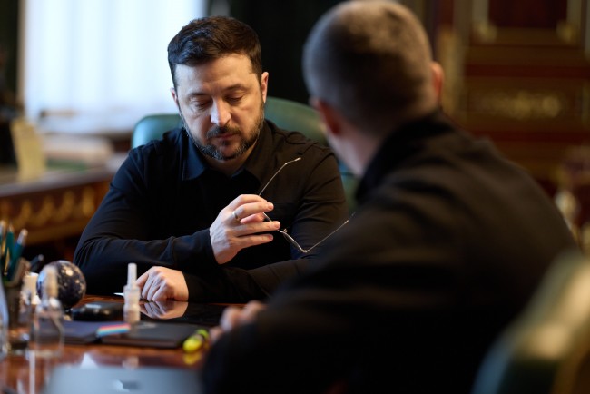 Zelensky presenta un nuovo sistema di difesa aerea: 