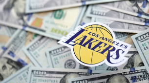 I Los Angeles Lakers vengono venduti di nuovo: ora, a Josh Kushner e Bob Iger per 12,5 miliardi di dollari