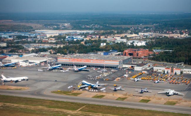 Gli attacchi dei droni ucraini interrompono il traffico aereo russo, provocano la messa a terra temporanea